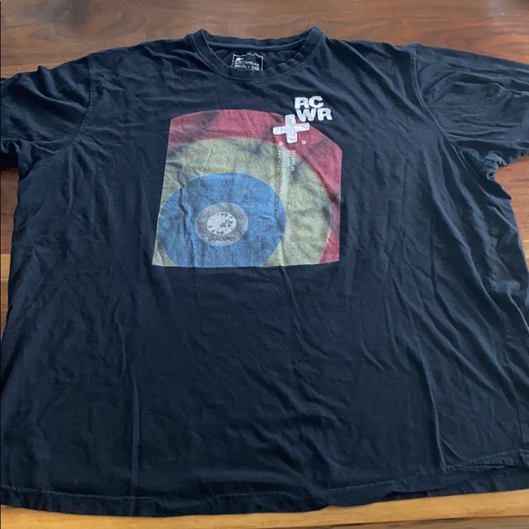 *SOLD* Men’s Rocawear Graphic Tee (Bundle of 3) - Picture 2 of 5